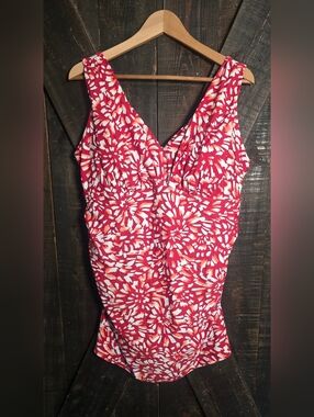 D & Co. Beach Red Floral V-Neck Women’s Tank Swimsuit 2X